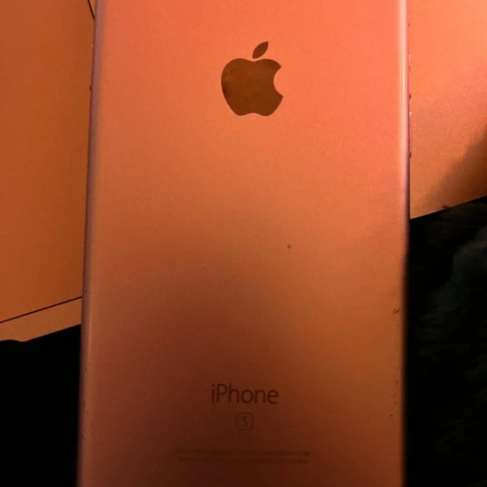 🍎 iPhone 6s – Unlocked, Fully Functional, Minor Cracks (See Photos) ✨